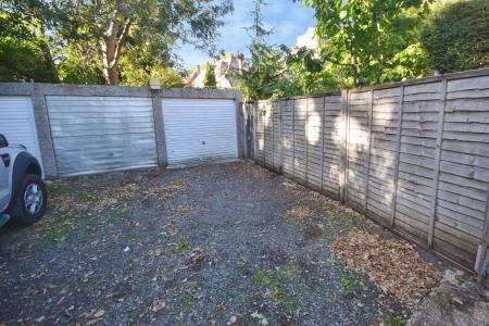 5 bedroom Detached house to let in Warren Road, Worthing, BN14