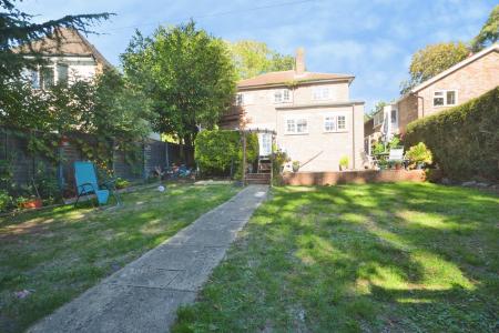 5 bedroom Detached house to let in Warren Road, Worthing, BN14