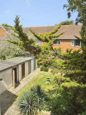 1 bedroom Flat to let in Richmond Road, Worthing, BN11