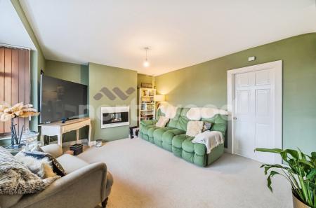3 bedroom Semi-detached house for sale in Bath Road, Worcester, WR5