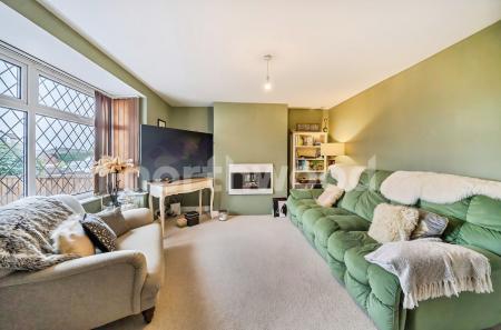 3 bedroom Semi-detached house for sale in Bath Road, Worcester, WR5