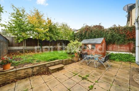 3 bedroom Semi-detached house for sale in Bath Road, Worcester, WR5