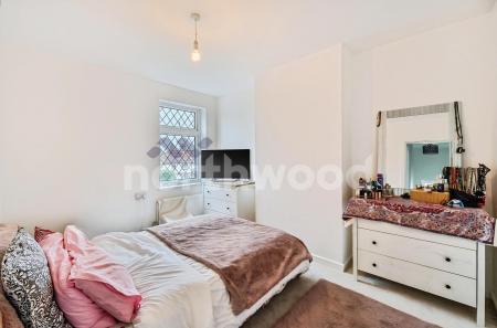 3 bedroom Semi-detached house for sale in Bath Road, Worcester, WR5