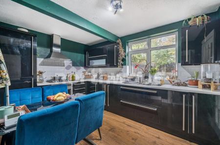 3 bedroom Semi-detached house for sale in Bath Road, Worcester, WR5