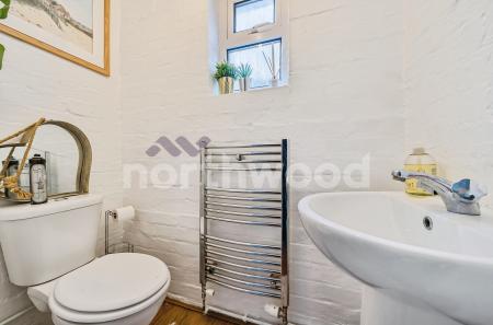 3 bedroom Semi-detached house for sale in Bath Road, Worcester, WR5