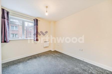 2 bedroom Flat for sale in Newport House