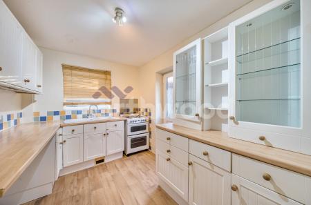 2 bedroom Semi-detached house for sale in Linden Road, Worcester, WR4