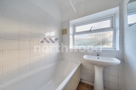 2 bedroom Semi-detached house for sale in Linden Road, Worcester, WR4