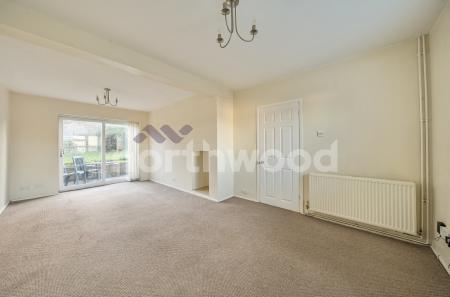 2 bedroom Semi-detached house for sale in Linden Road, Worcester, WR4
