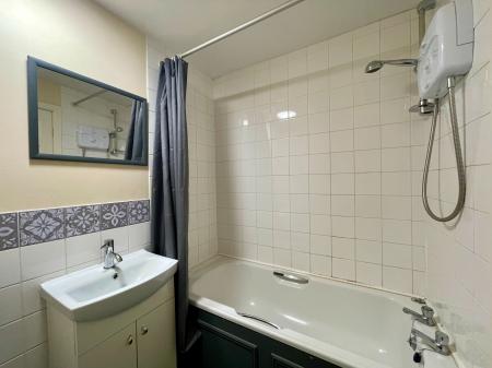 1 bedroom Flat to let in Battenhall Road, Battenhall, Worcester, WR5