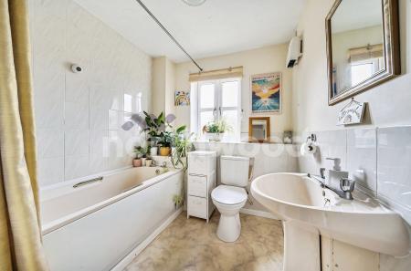 2 bedroom Flat for sale in Hock Coppice, Warndon Villages, Worcester, WR4