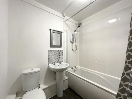 2 bedroom Flat to let in Droitwich Road, Worcester, WR3