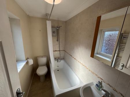 2 bedroom Semi-detached house to let in Kingfisher Close, St Peters, Worcester, WR5