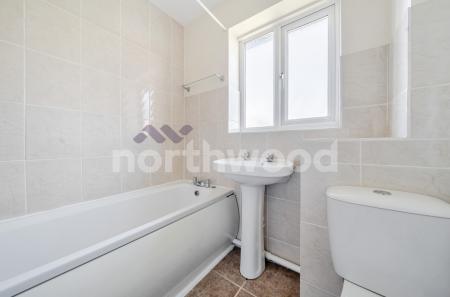 3 bedroom Semi-detached house for sale in ,,Batsford Road, St Peters, Worcester, WR5