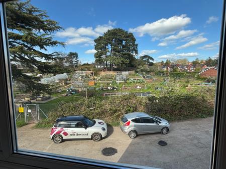 2 bedroom Flat to let in The Hill Avenue, Battenhall, Worcester, WR5