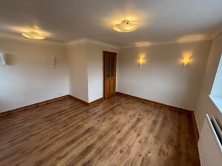 2 bedroom Flat to let in The Hill Avenue, Battenhall, Worcester, WR5