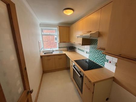 2 bedroom Flat to let in The Hill Avenue, Battenhall, Worcester, WR5