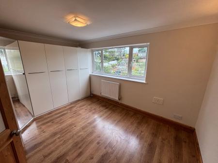 2 bedroom Flat to let in The Hill Avenue, Battenhall, Worcester, WR5