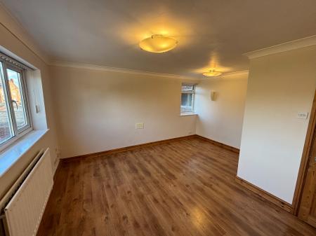 2 bedroom Flat to let in The Hill Avenue, Battenhall, Worcester, WR5