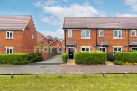 3 bedroom Terraced House for sale in Gregorys Bank, Merrimans Hill, Worcester, WR3