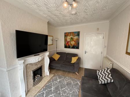4 bedroom Semi-detached house to let in Broadway Grove, St Johns, Worcester, WR2