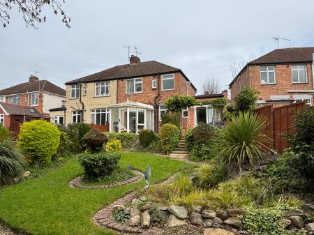 4 bedroom Semi-detached house to let in Broadway Grove, St Johns, Worcester, WR2