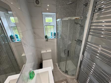 4 bedroom Semi-detached house to let in Broadway Grove, St Johns, Worcester, WR2