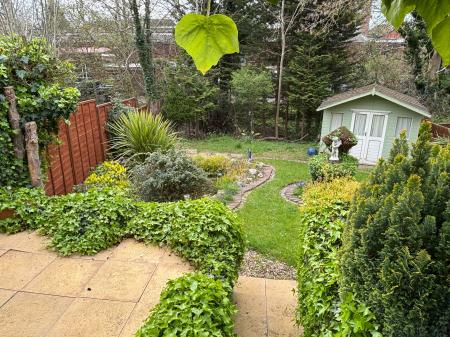 4 bedroom Semi-detached house to let in Broadway Grove, St Johns, Worcester, WR2
