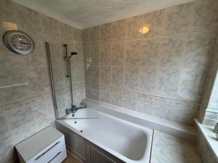 4 bedroom Semi-detached house to let in Broadway Grove, St Johns, Worcester, WR2