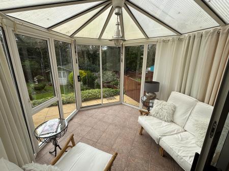 4 bedroom Semi-detached house to let in Broadway Grove, St Johns, Worcester, WR2