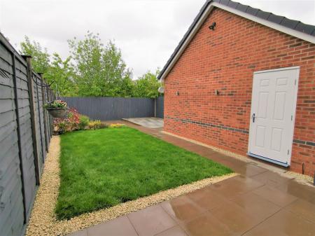 3 bedroom Semi-detached house to let in Popert Drive, Worcester, WR5