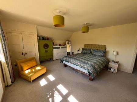 4 bedroom Detached house to let in Kingshurst Gardens, Badsey, Worcestershire, WR11