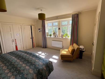 4 bedroom Detached house to let in Kingshurst Gardens, Badsey, Worcestershire, WR11