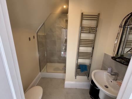 4 bedroom Detached house to let in Kingshurst Gardens, Badsey, Worcestershire, WR11