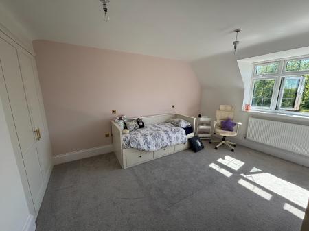 4 bedroom Detached house to let in Kingshurst Gardens, Badsey, Worcestershire, WR11