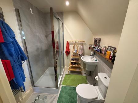 4 bedroom Detached house to let in Kingshurst Gardens, Badsey, Worcestershire, WR11