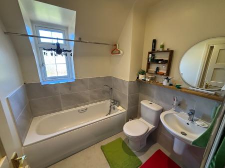 4 bedroom Detached house to let in Kingshurst Gardens, Badsey, Worcestershire, WR11