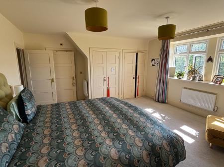 4 bedroom Detached house to let in Kingshurst Gardens, Badsey, Worcestershire, WR11
