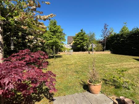 4 bedroom Detached house to let in Kingshurst Gardens, Badsey, Worcestershire, WR11