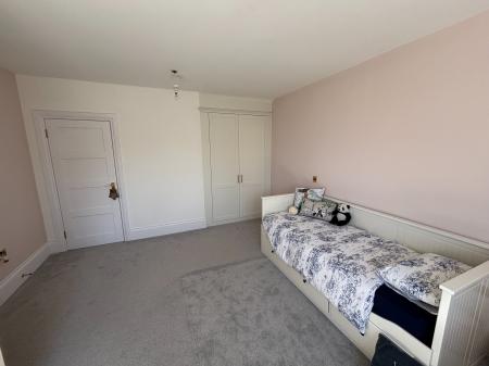 4 bedroom Detached house to let in Kingshurst Gardens, Badsey, Worcestershire, WR11