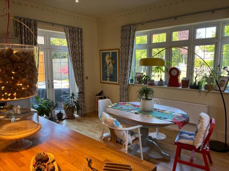4 bedroom Detached house to let in Kingshurst Gardens, Badsey, Worcestershire, WR11