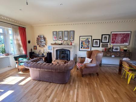 4 bedroom Detached house to let in Kingshurst Gardens, Badsey, Worcestershire, WR11