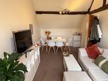 2 bedroom Flat to let in London Road, Worcester, WR5