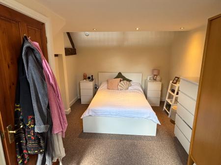2 bedroom Flat to let in London Road, Worcester, WR5