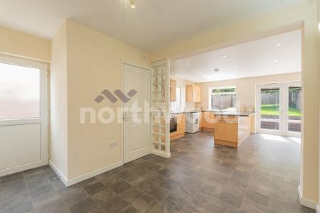 3 bedroom Semi-detached house for sale in Ransom Avenue, Worcester, WR5