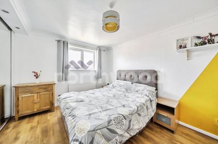 2 bedroom End of terrace house for sale in Lyttleton Square, Malvern, WR14
