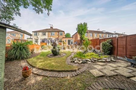4 bedroom Semi-detached house for sale in Broadway Grove, St Johns, Worcester, WR2