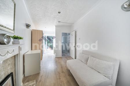 4 bedroom Semi-detached house for sale in Broadway Grove, St Johns, Worcester, WR2