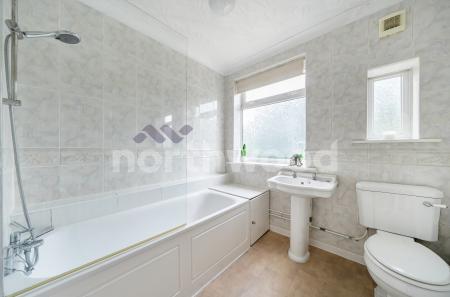 4 bedroom Semi-detached house for sale in Broadway Grove, St Johns, Worcester, WR2
