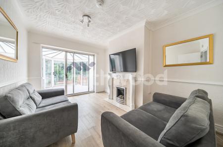 4 bedroom Semi-detached house for sale in Broadway Grove, St Johns, Worcester, WR2